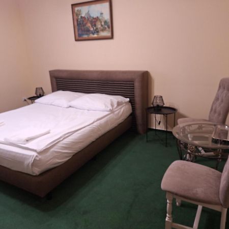 Hotel Malwa 오스토프 빌코폴스키 외부 사진