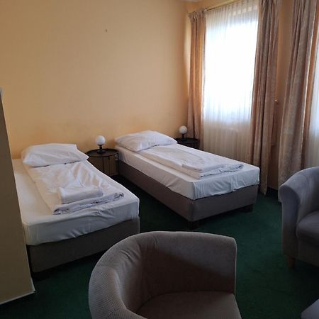 Hotel Malwa 오스토프 빌코폴스키 외부 사진