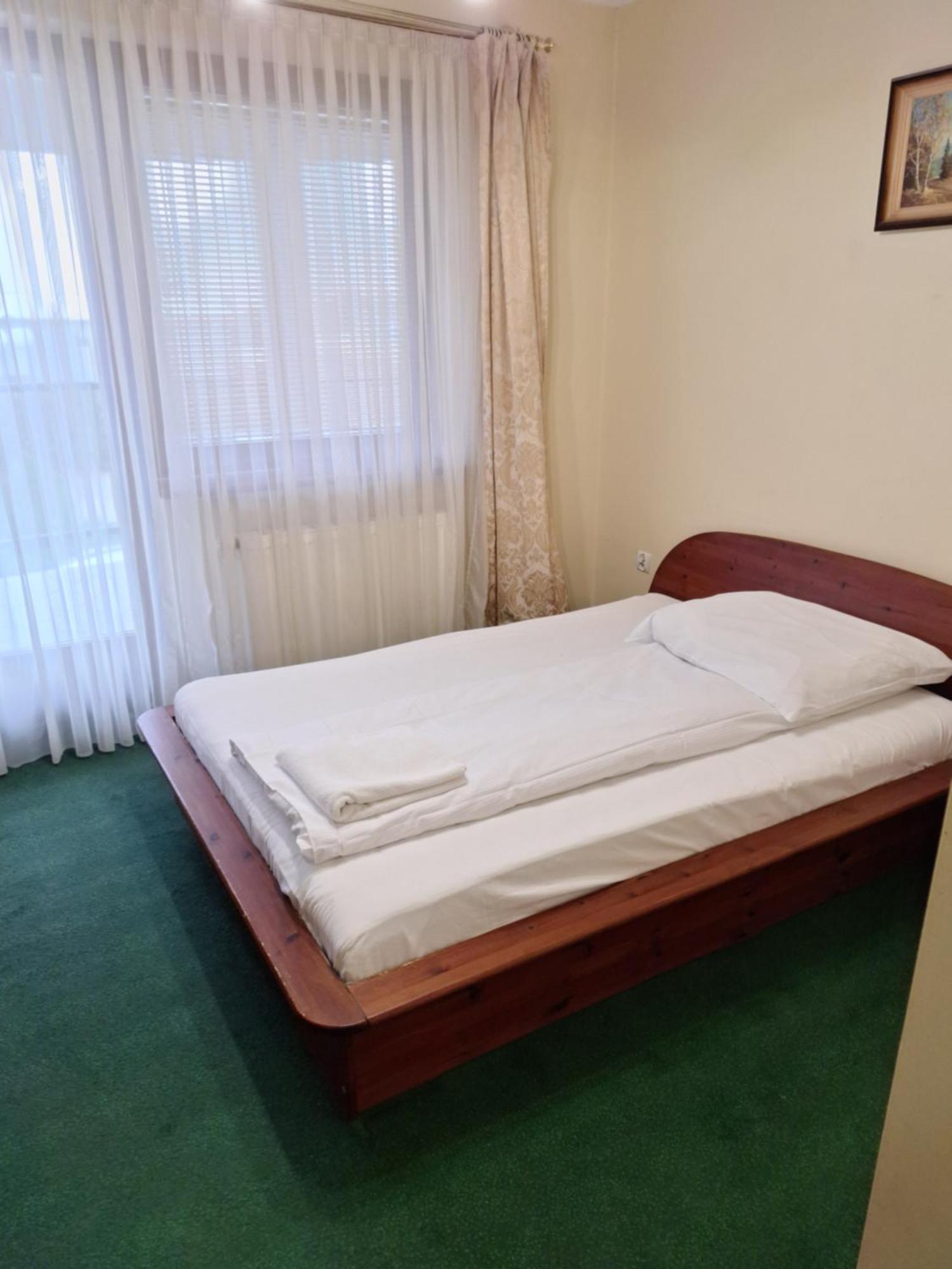 Hotel Malwa 오스토프 빌코폴스키 외부 사진