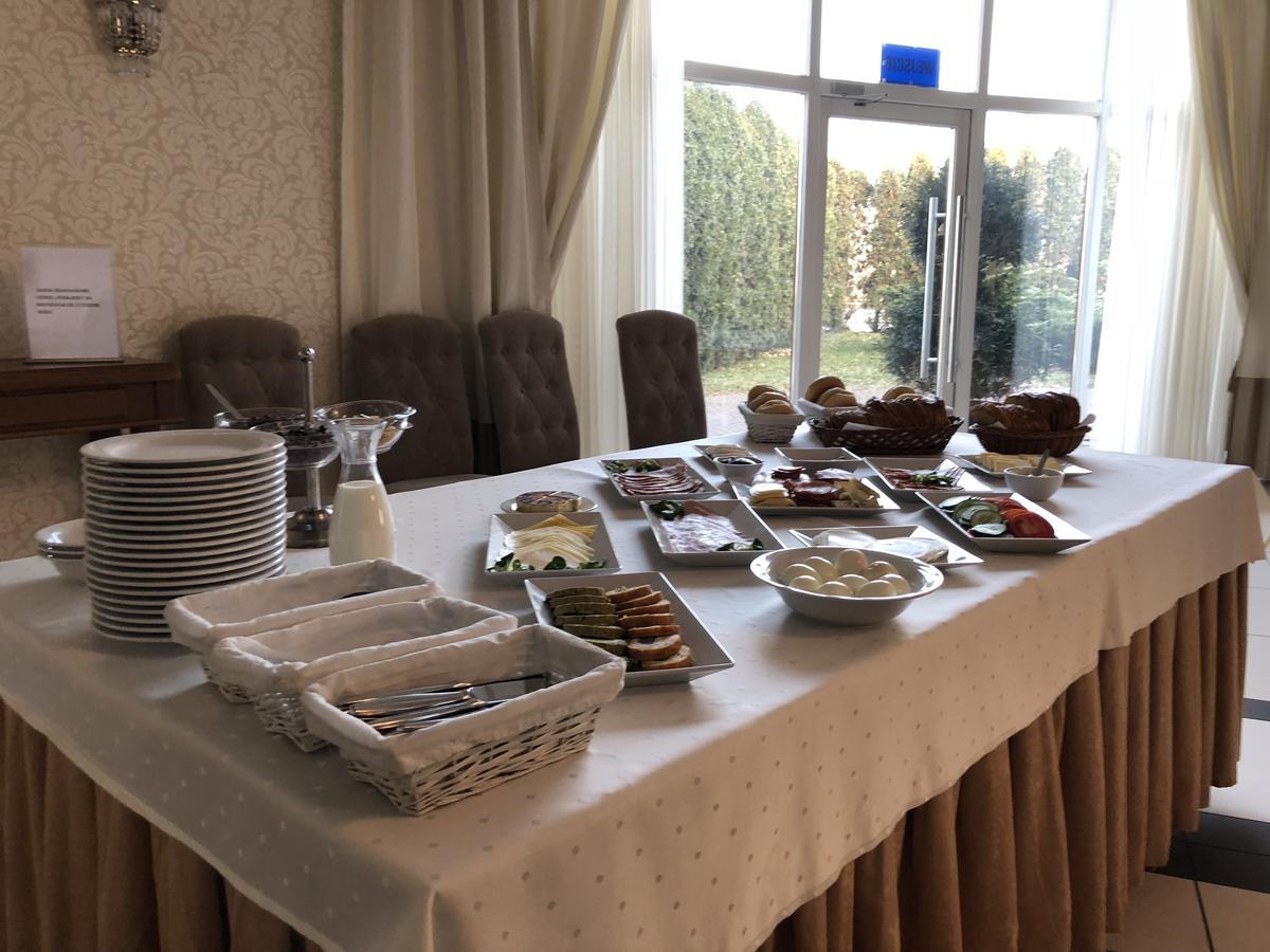 Hotel Malwa 오스토프 빌코폴스키 외부 사진